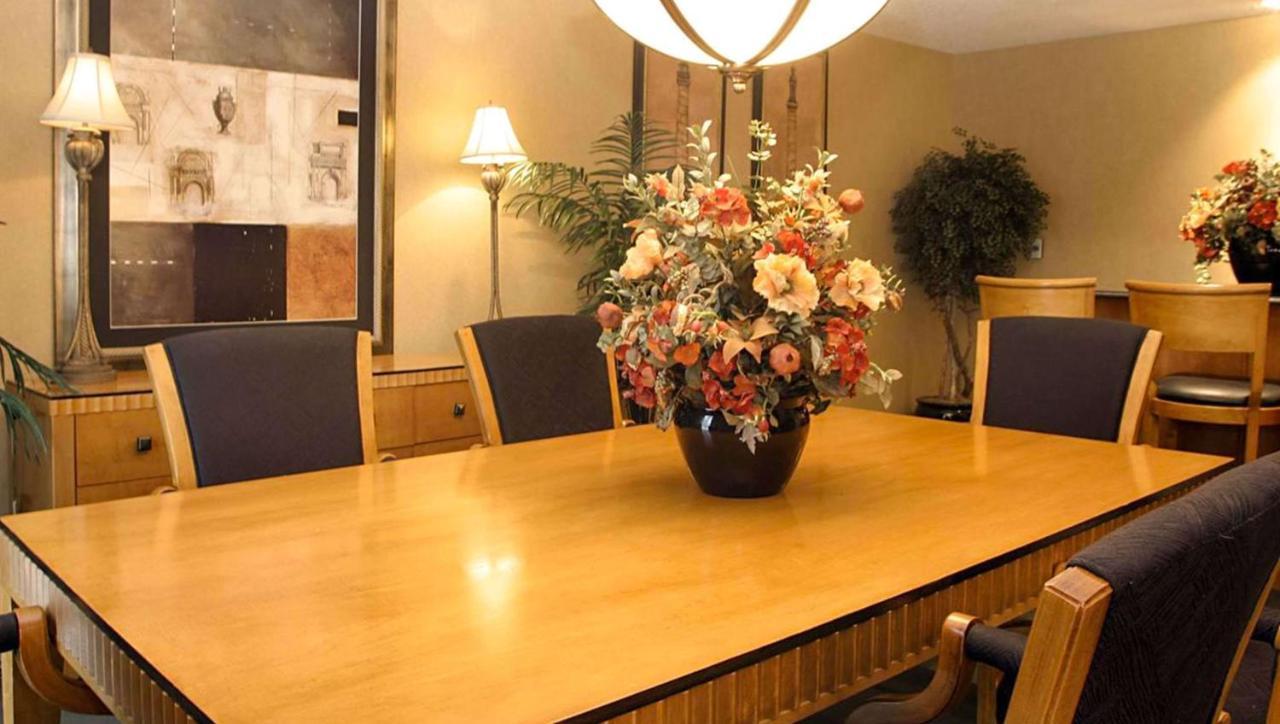 Magnuson Grand & Conference Center Somerset-Bridgewater Extérieur photo