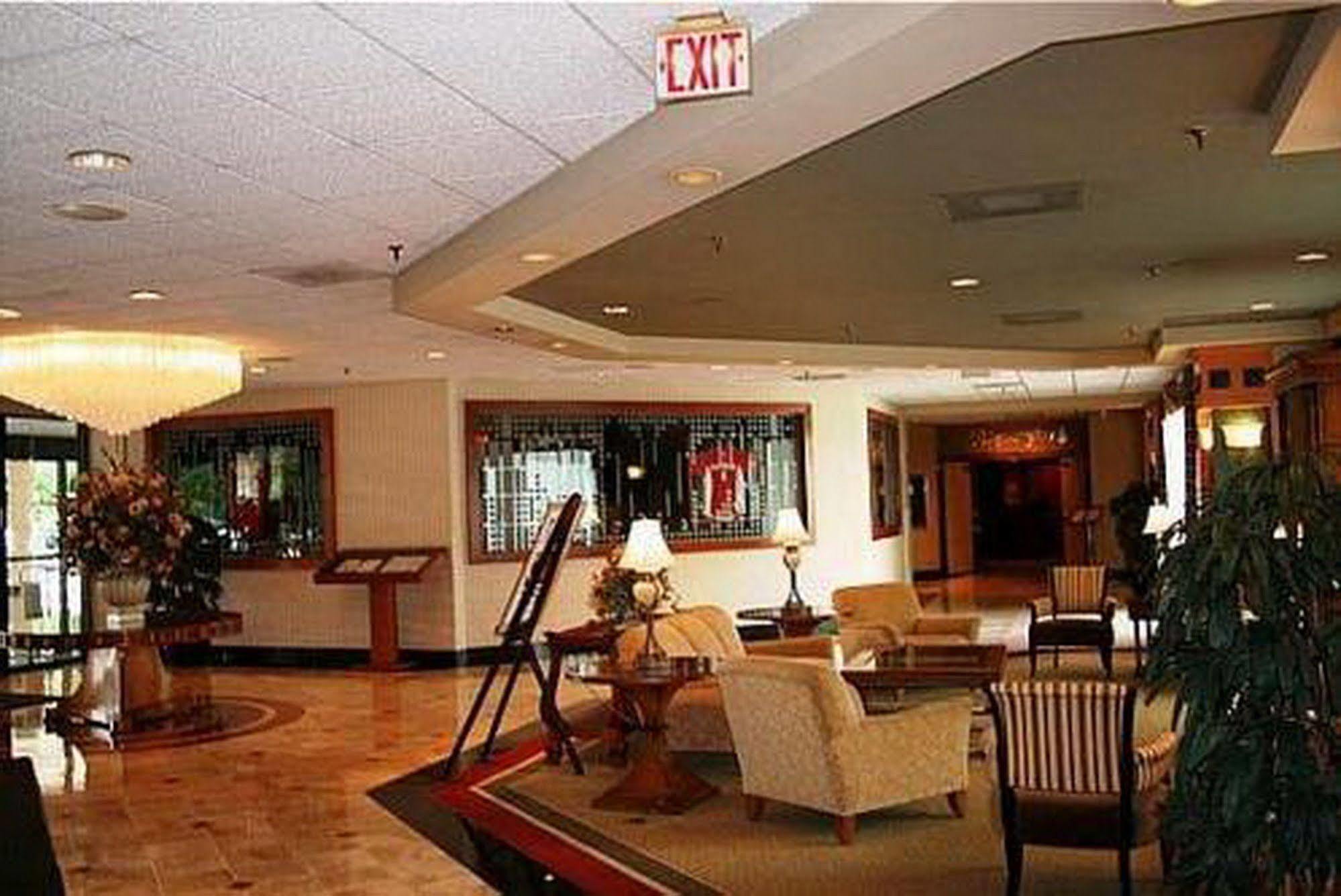 Magnuson Grand & Conference Center Somerset-Bridgewater Extérieur photo